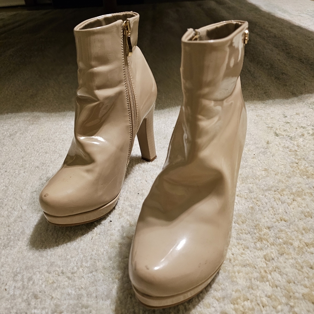 Cream leather bootie, size 6, with platform and heel